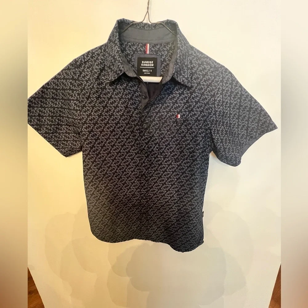 SUNRISE KINGDOM BOYS SMALL (SIZE 8) LINED SHIRT. NAVY BLUE